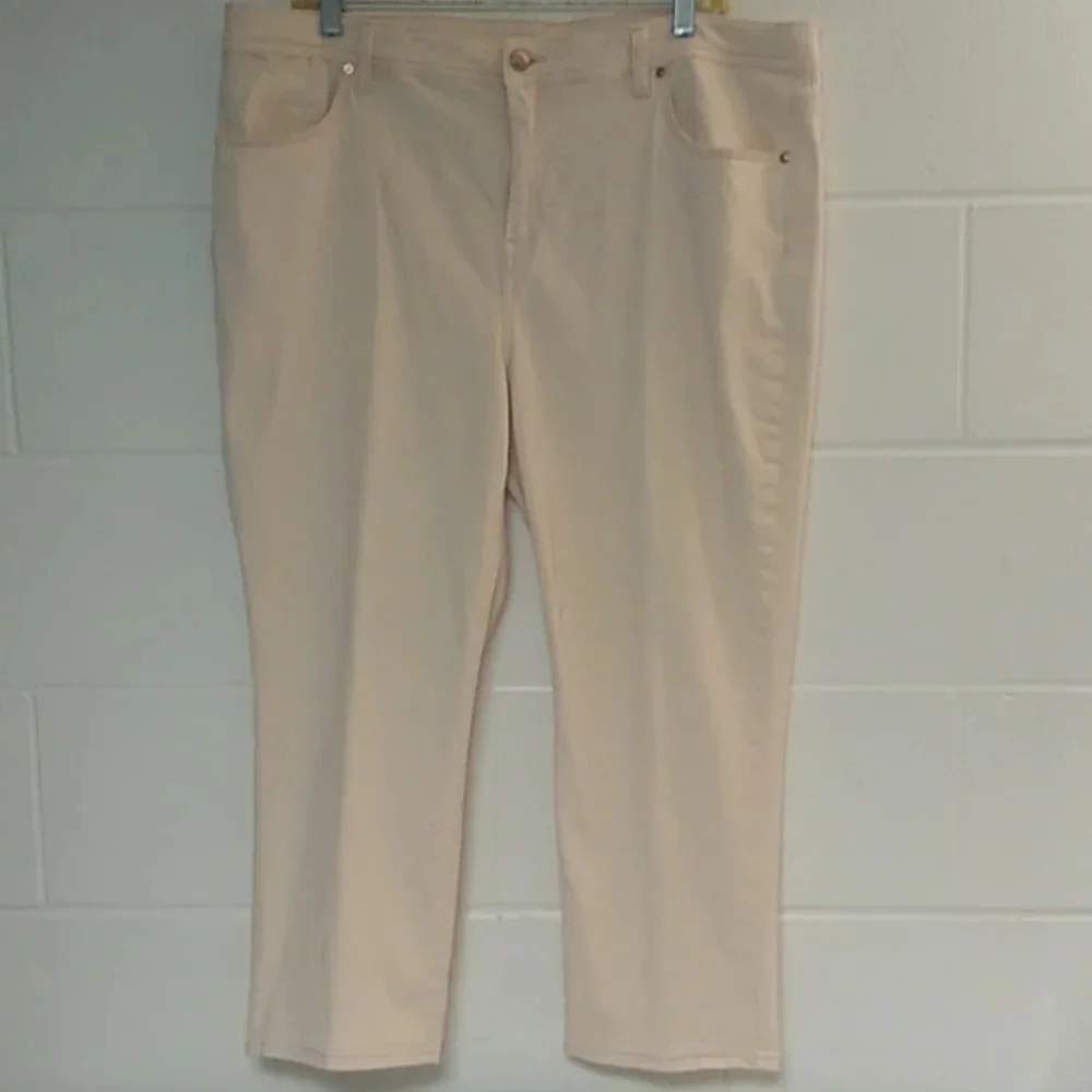 CHICO'S PLATINUM CROP, SOFT BRUSHED FABRIC, HIGH WAIST, STRETCH CROP JEAN